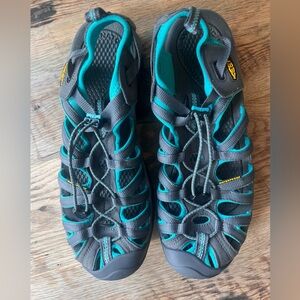 KEEN Whisper Charcoal and Turquoise Outdoor Sandals NWOT